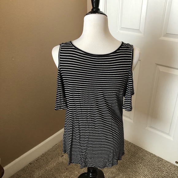 Striped shirt with cutout shoulders - Picture 3 of 4